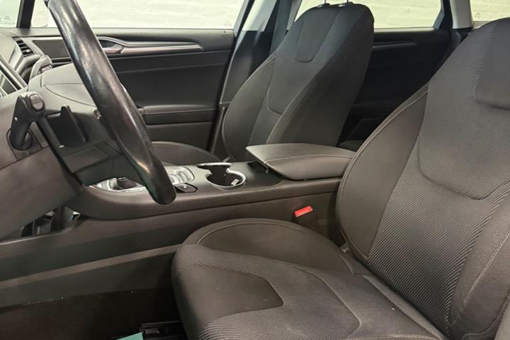 Hvid Ford Mondeo fra 2019