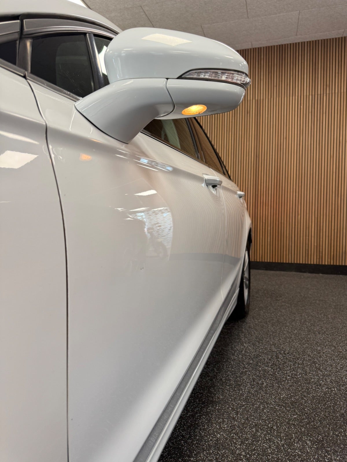 Hvid Ford Mondeo fra 2019