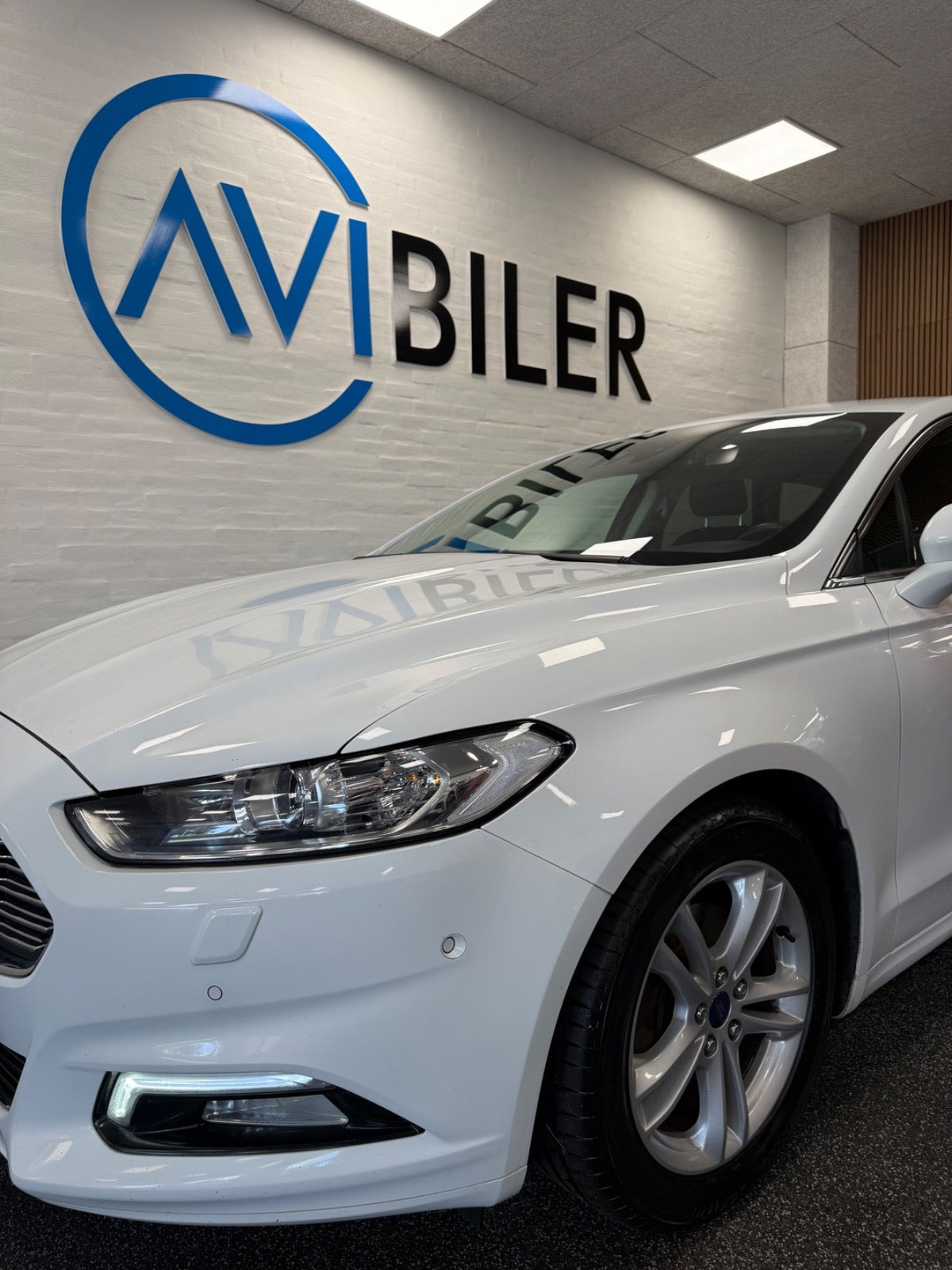 Hvid Ford Mondeo fra 2019
