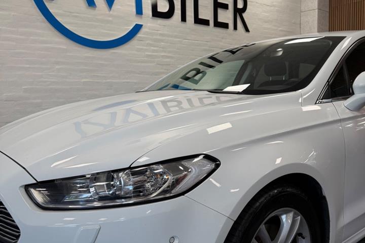 Hvid Ford Mondeo fra 2019