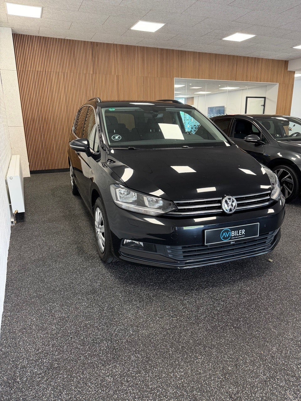 Sort VW Touran fra 2019