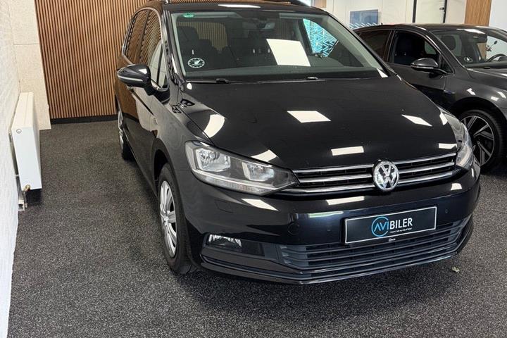 Sort VW Touran fra 2019