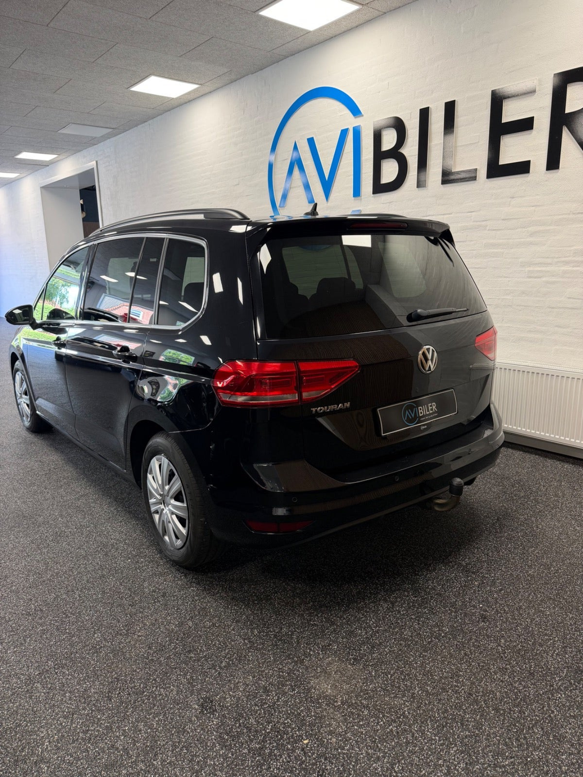 Sort VW Touran fra 2019