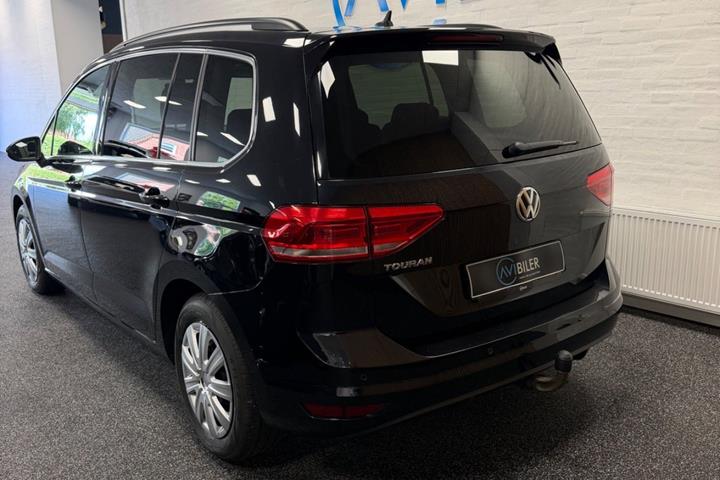 Sort VW Touran fra 2019