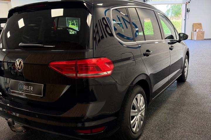 Sort VW Touran fra 2019