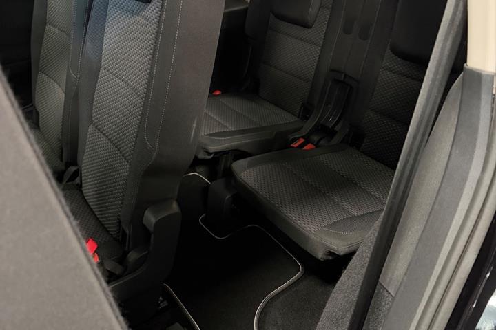 Sort VW Touran fra 2019