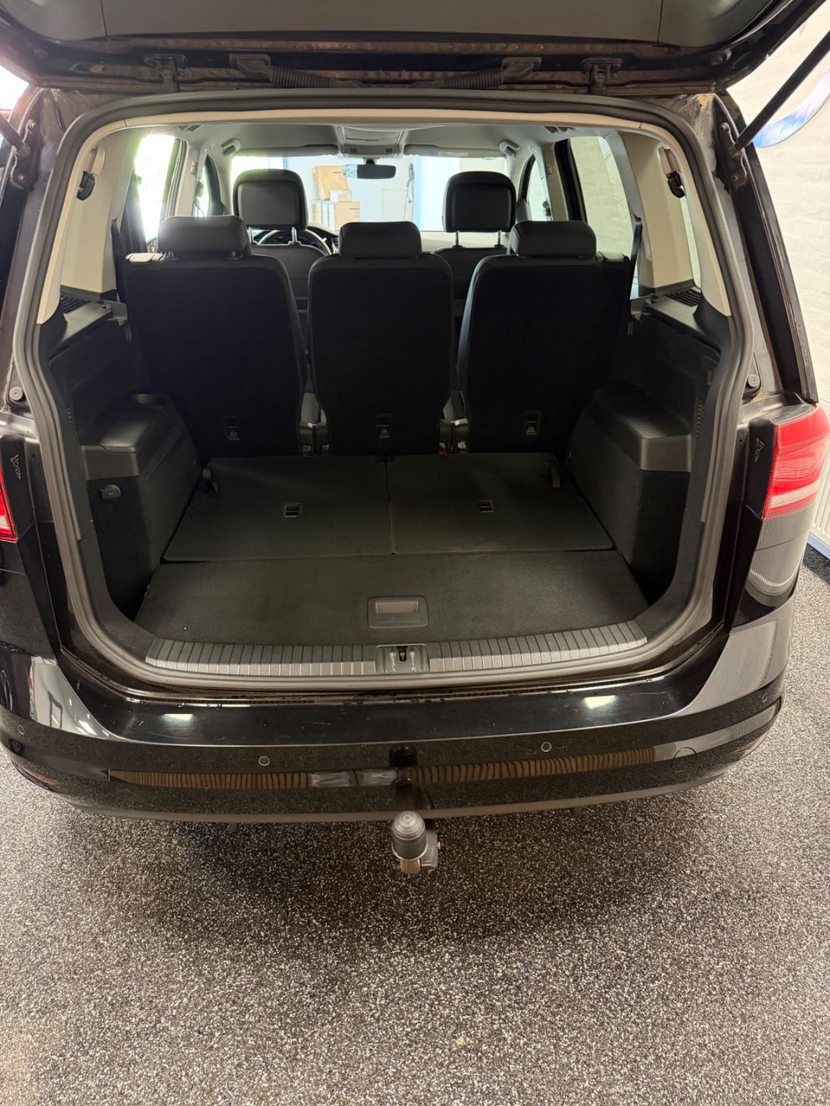 Sort VW Touran fra 2019