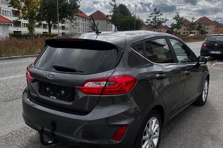Grå Ford Fiesta fra 2018