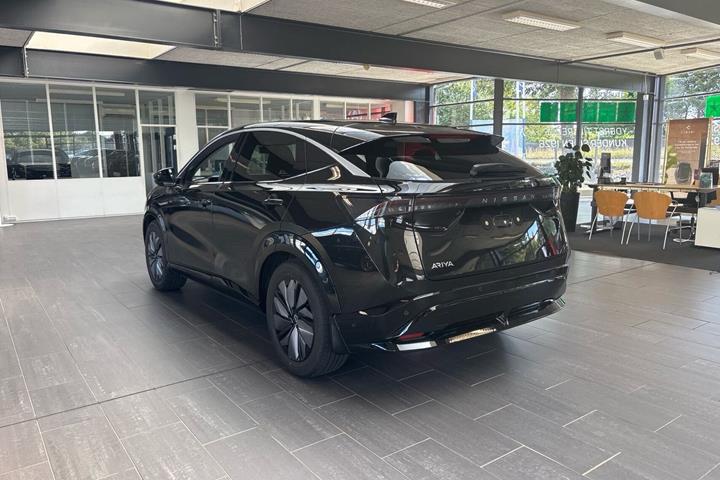 Sort Nissan Ariya fra 2022