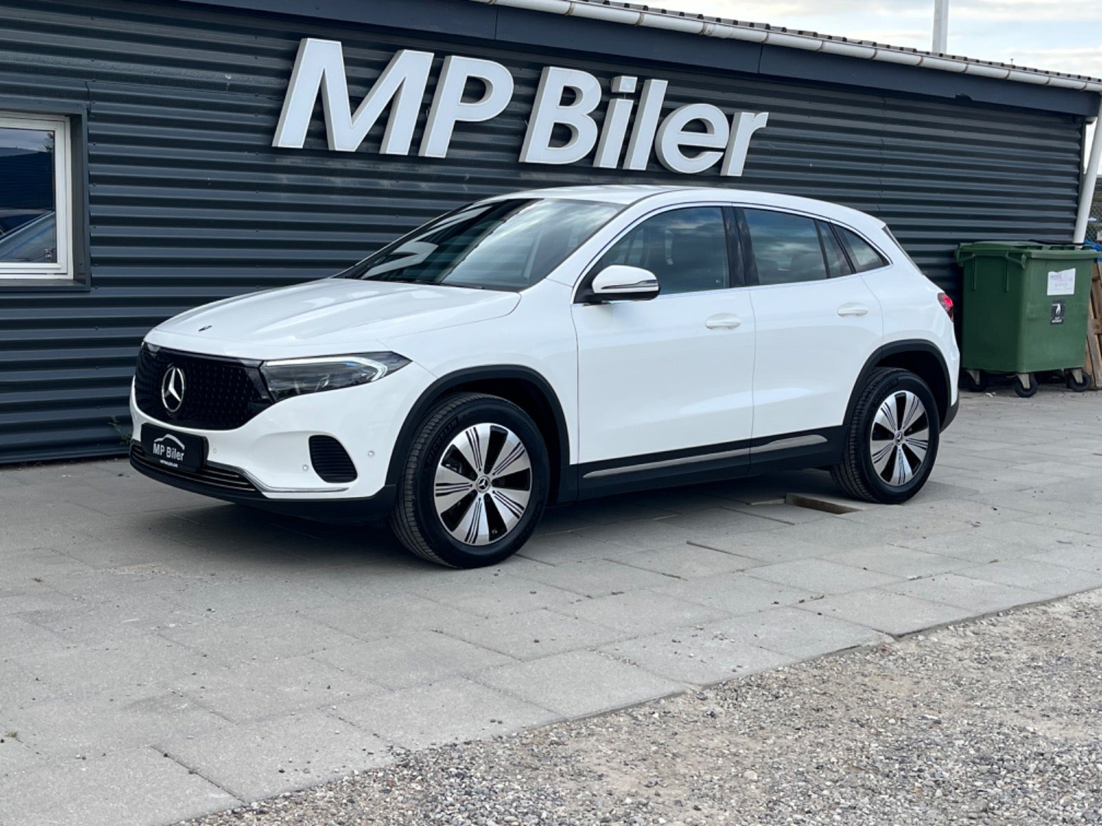 Hvid Mercedes EQA250+ fra 2024