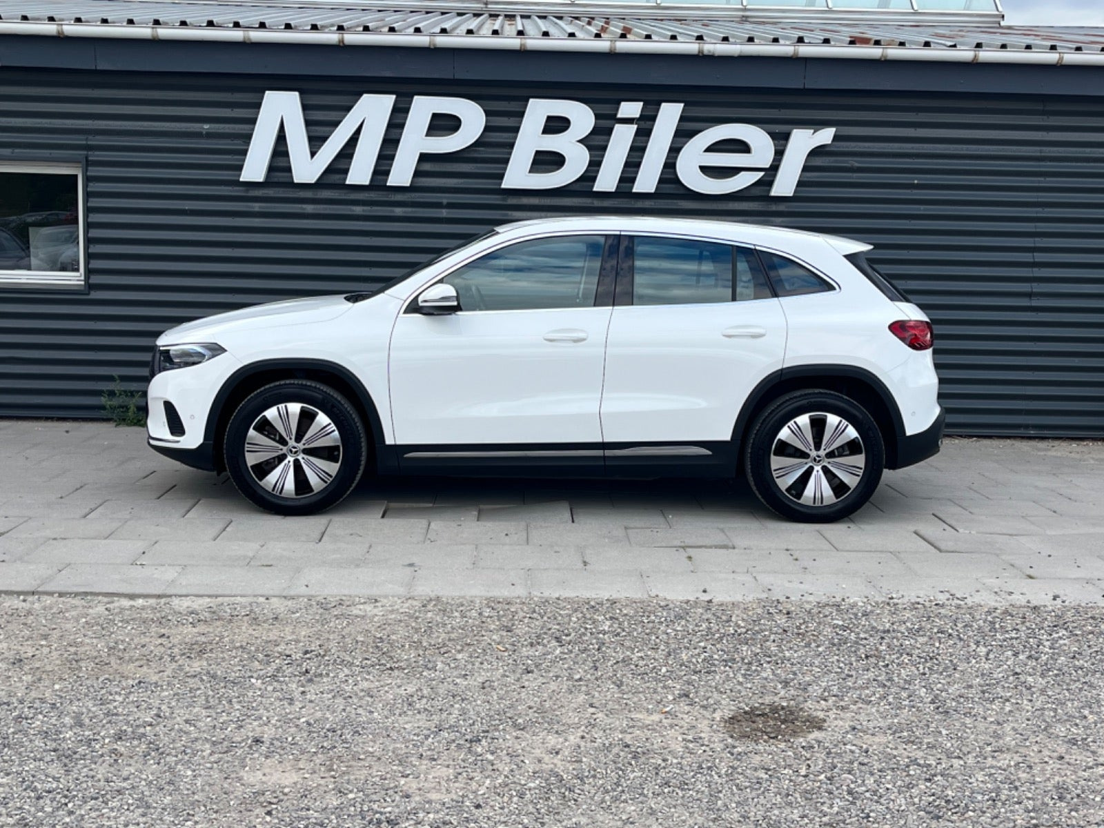 Hvid Mercedes EQA250+ fra 2024