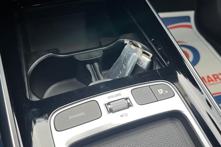 Hvid Mercedes EQA250+ fra 2024