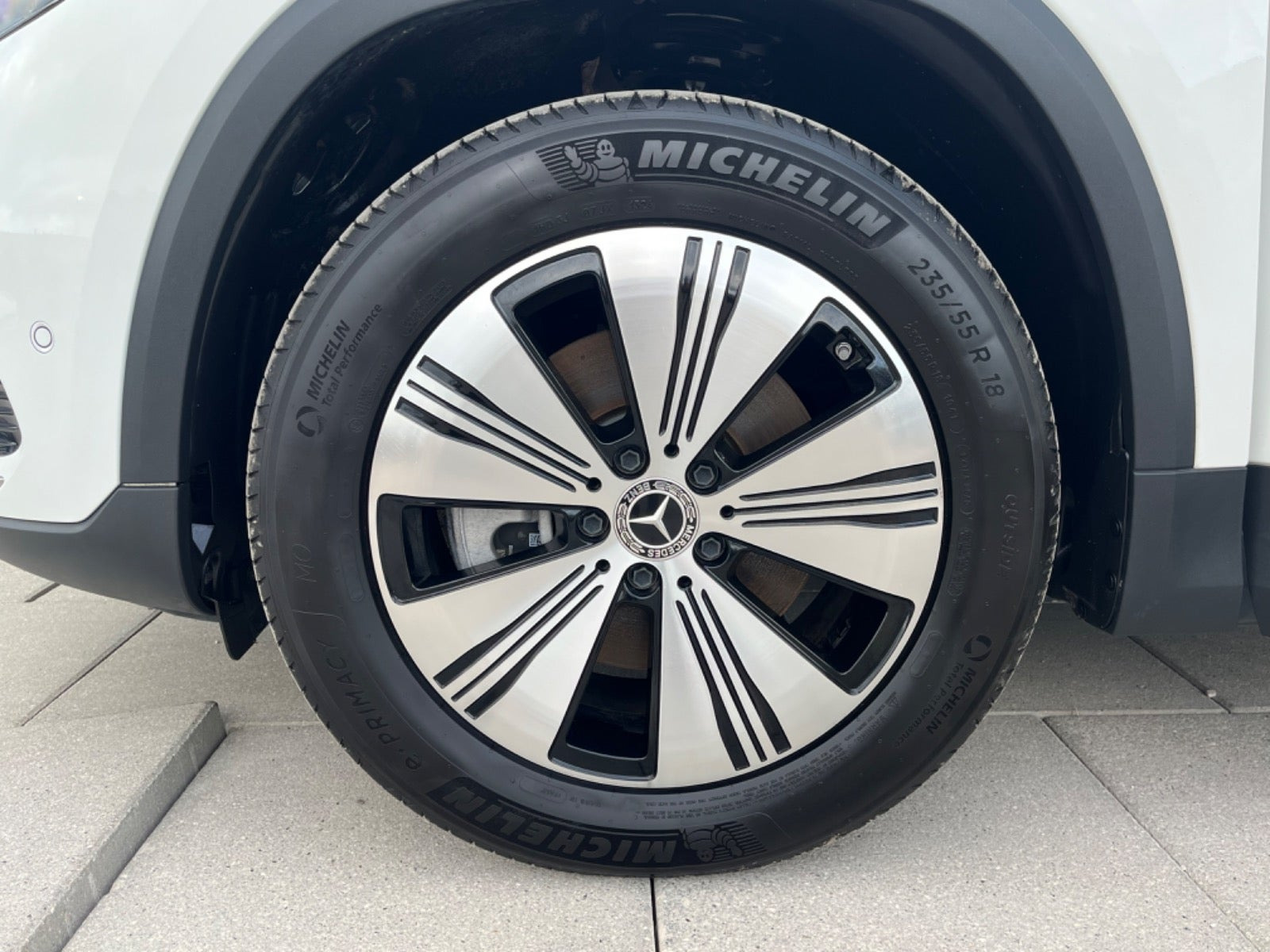 Hvid Mercedes EQA250+ fra 2024