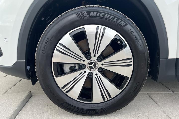 Hvid Mercedes EQA250+ fra 2024