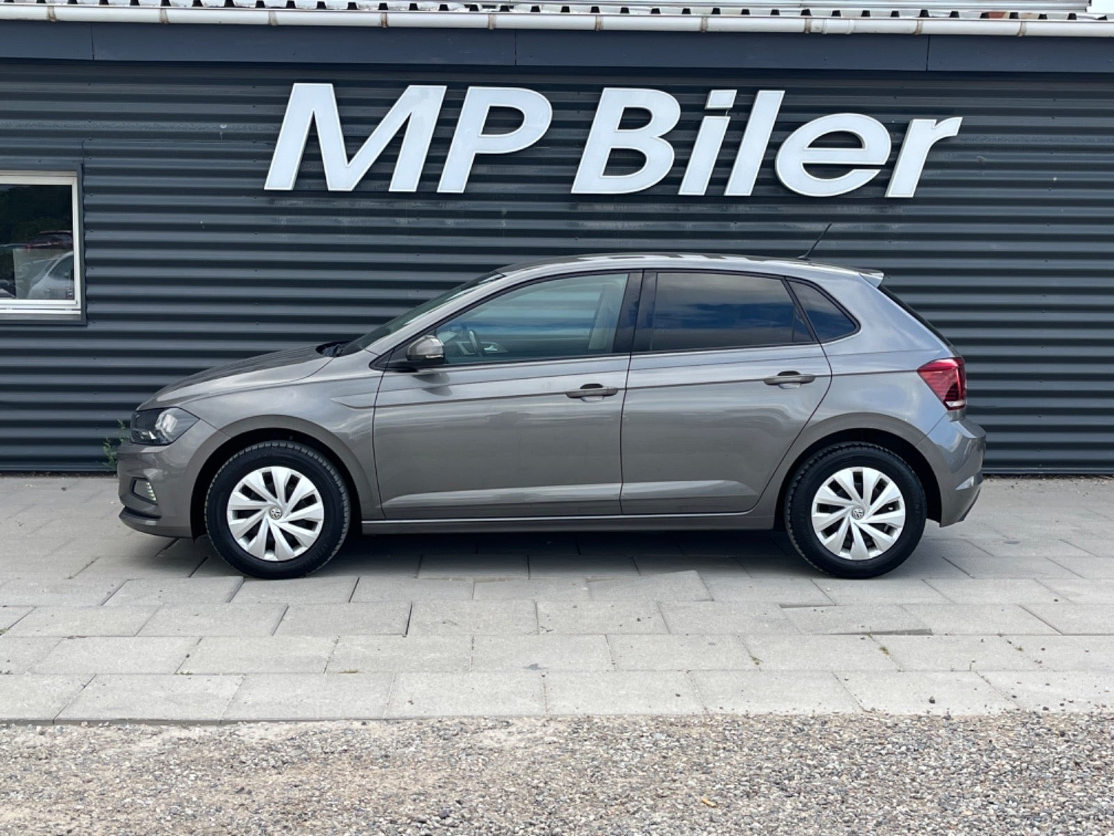 Grå VW Polo fra 2019
