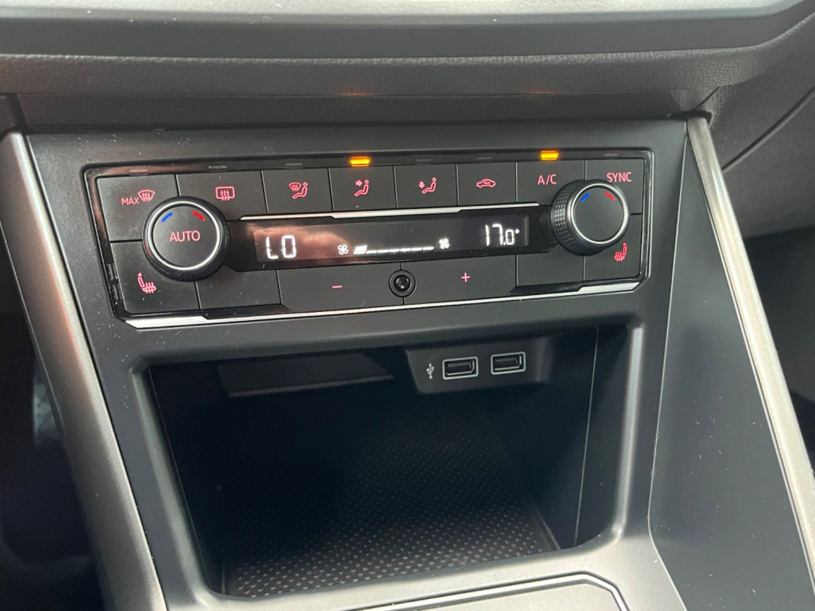 Grå VW Polo fra 2019