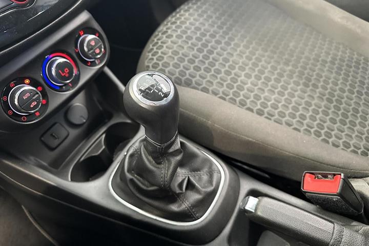 Beige Opel Corsa fra 2019