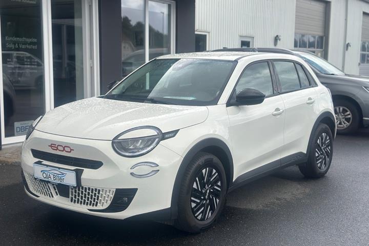 Hvid Fiat 600e fra 2024