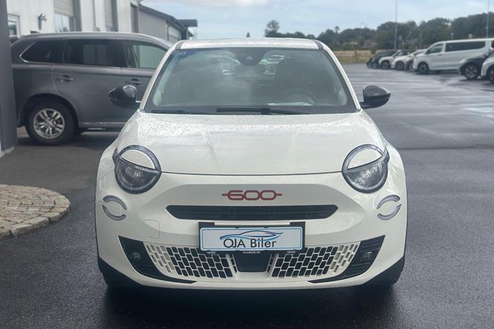 Hvid Fiat 600e fra 2024