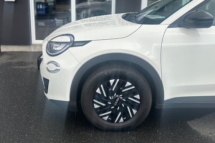 Hvid Fiat 600e fra 2024