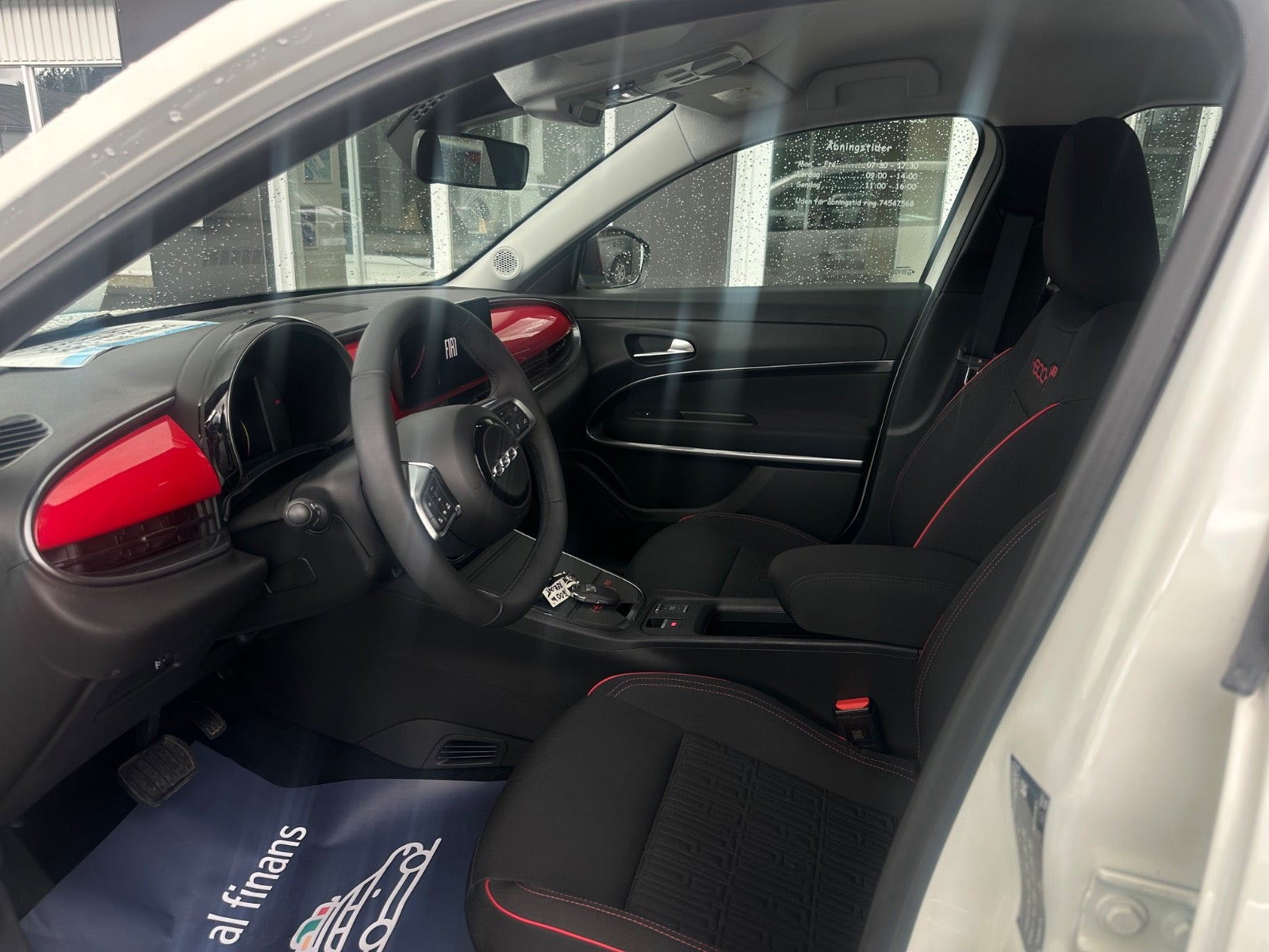 Hvid Fiat 600e fra 2024