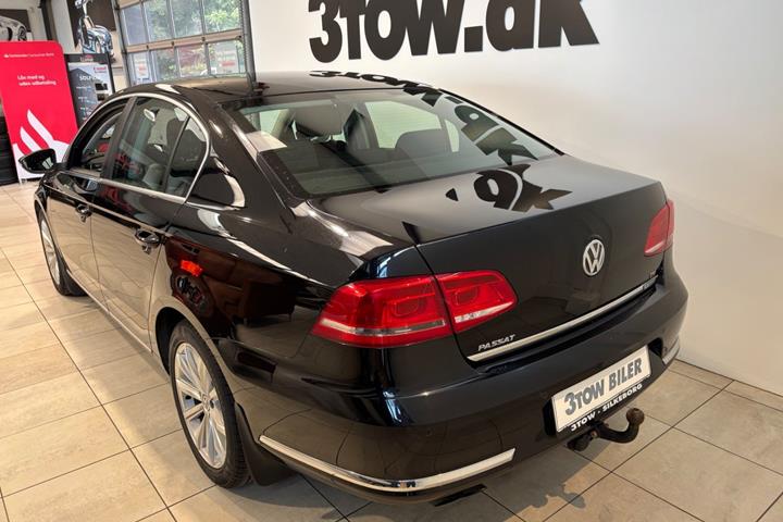 Sort VW Passat fra 2014