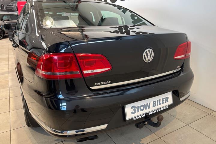 Sort VW Passat fra 2014