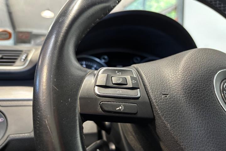 Sort VW Passat fra 2014