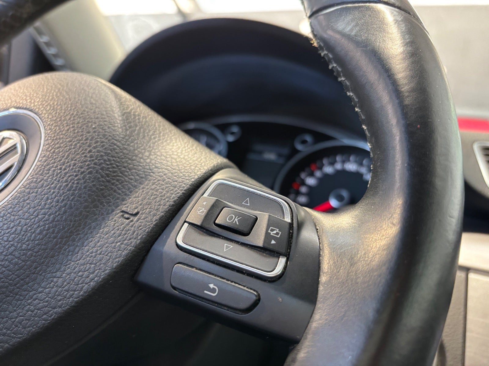 Sort VW Passat fra 2014