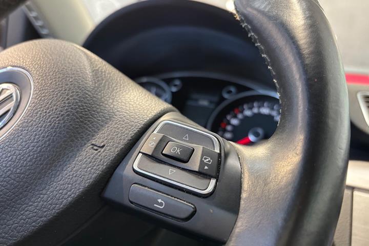 Sort VW Passat fra 2014