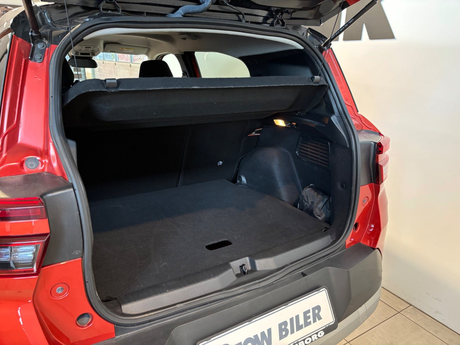 Orange Opel Frontera fra 2025
