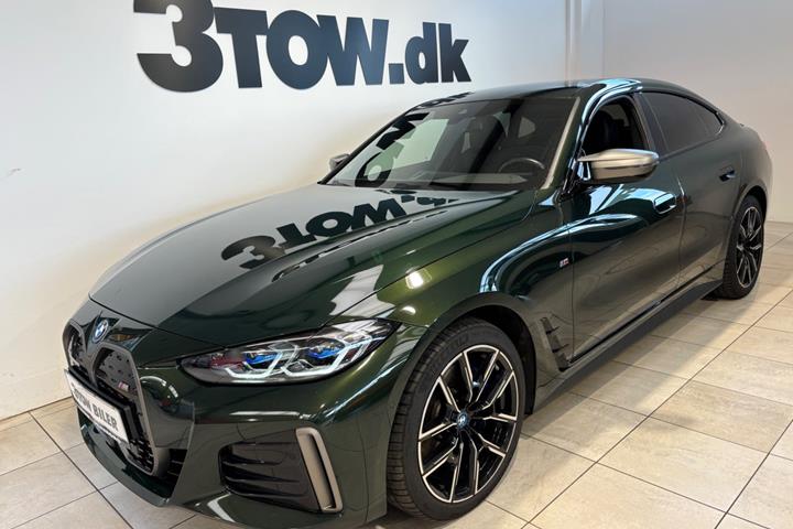 Grøn BMW i4 fra 2024 set udefra
