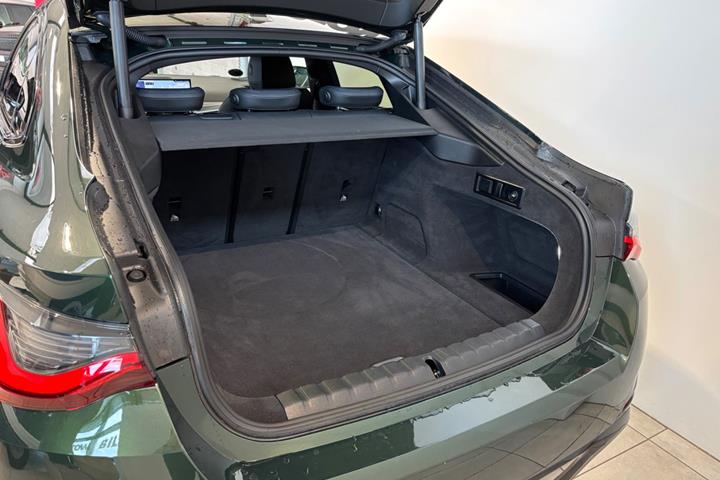Grøn BMW i4 fra 2024