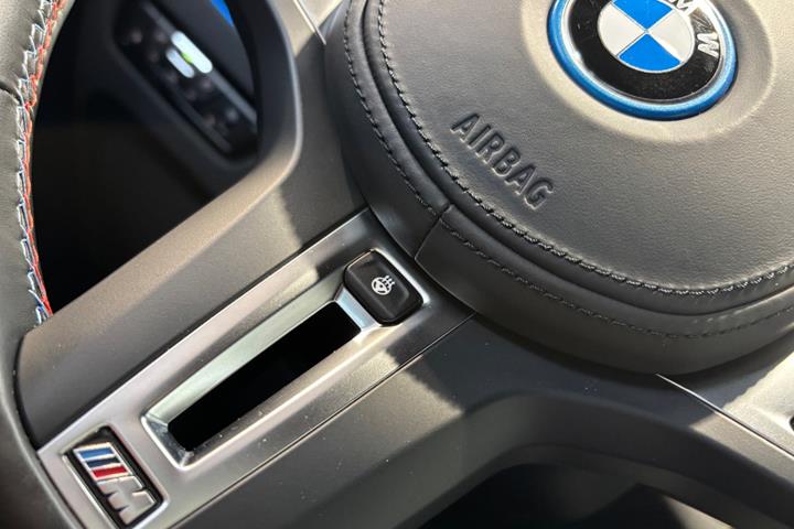 Grøn BMW i4 fra 2024