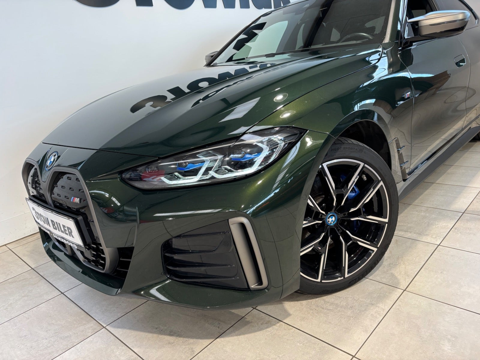 Grøn BMW i4 fra 2024