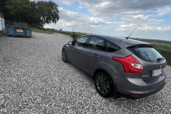 Grå Ford Focus fra 2016