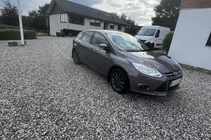 Grå Ford Focus fra 2016