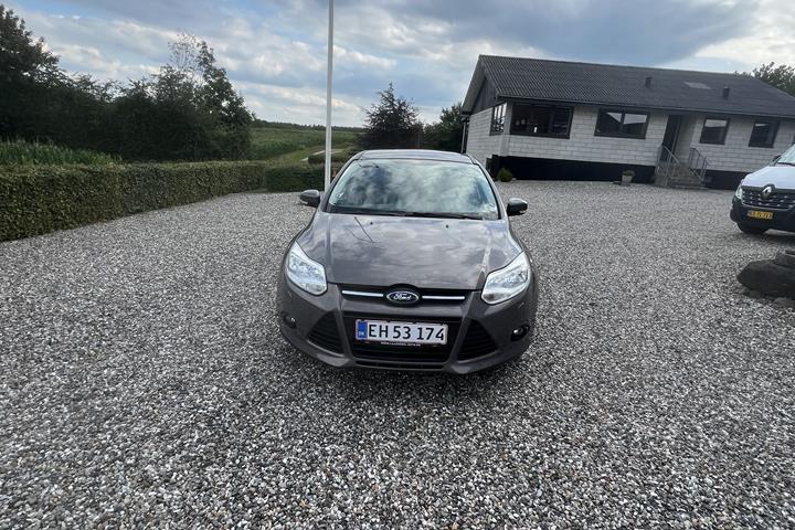 Grå Ford Focus fra 2016
