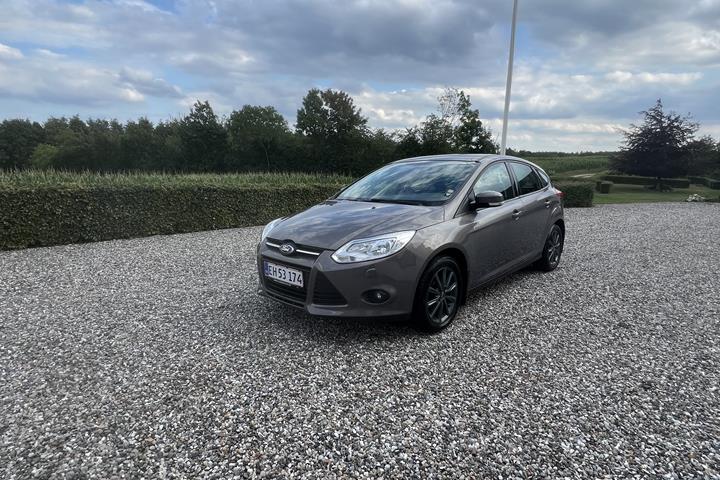 Grå Ford Focus fra 2016