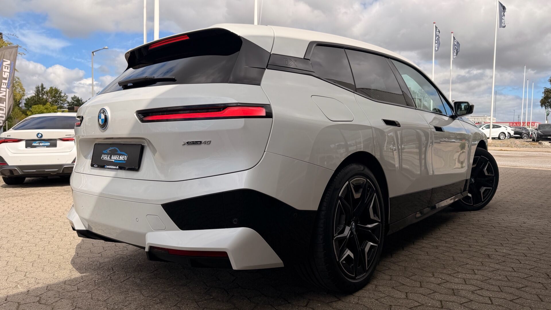 Hvid BMW iX fra 2022