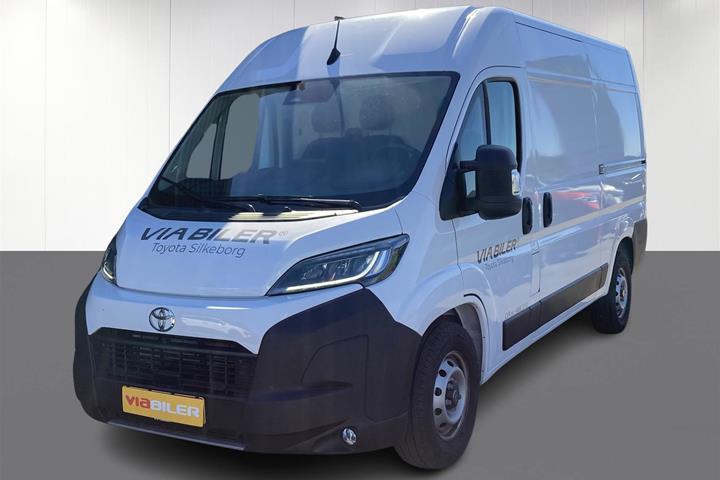 Hvid Toyota Proace Max fra 2025