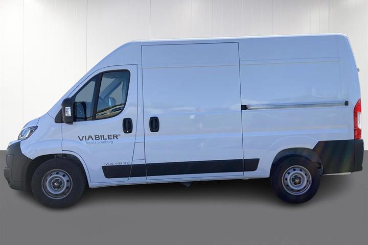 Hvid Toyota Proace Max fra 2025