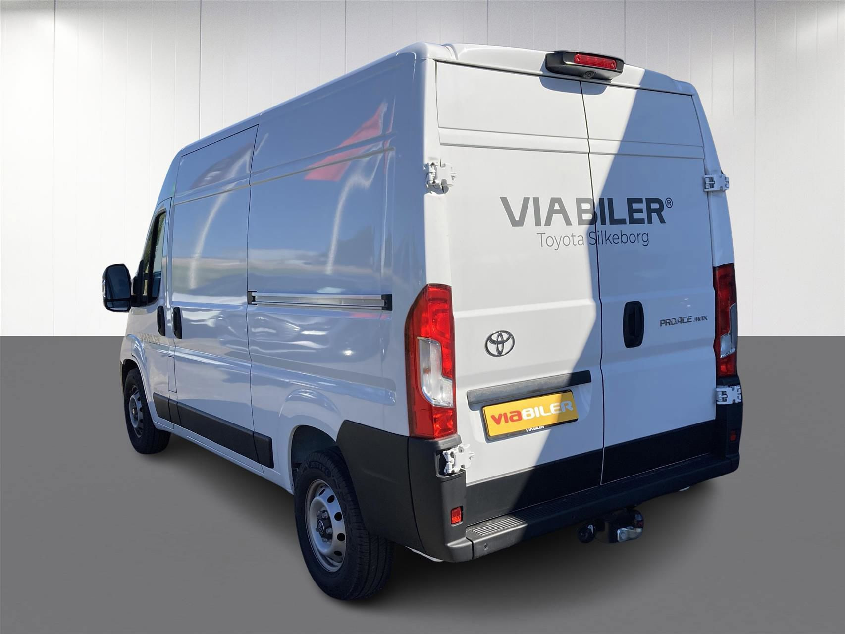 Hvid Toyota Proace Max fra 2025