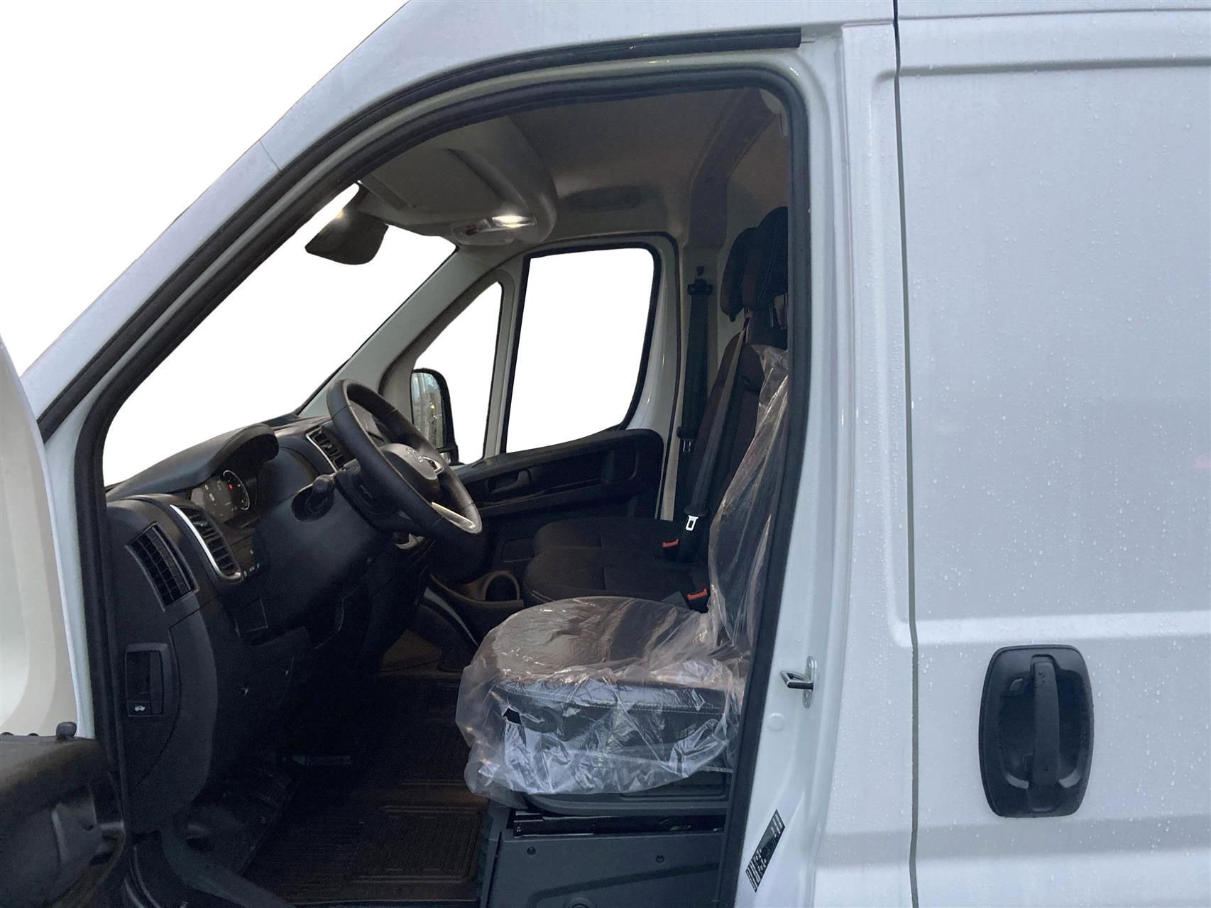 Hvid Toyota Proace Max fra 2025