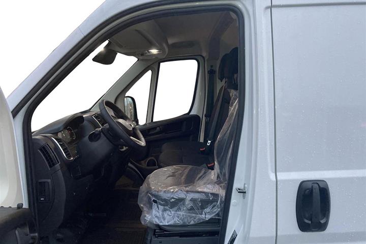 Hvid Toyota Proace Max fra 2025