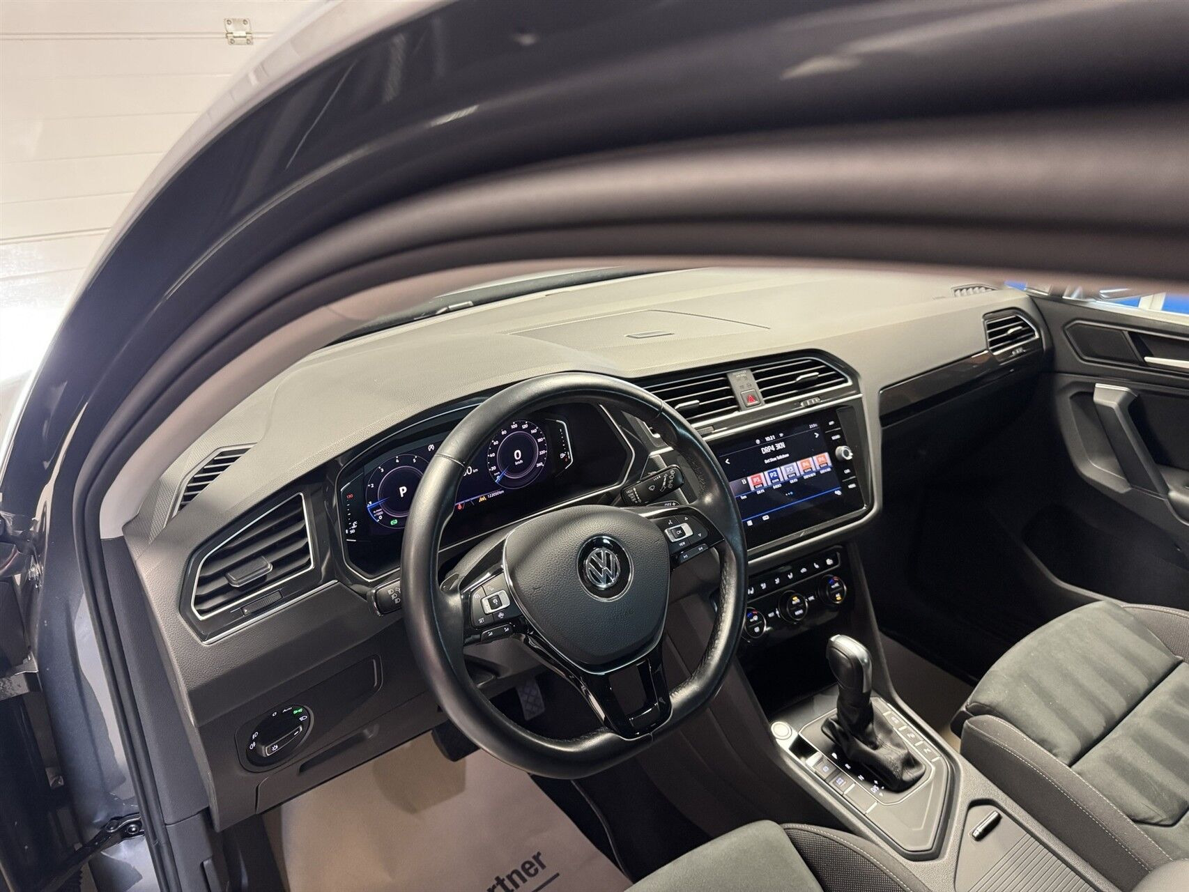 Sort VW Tiguan fra 2020