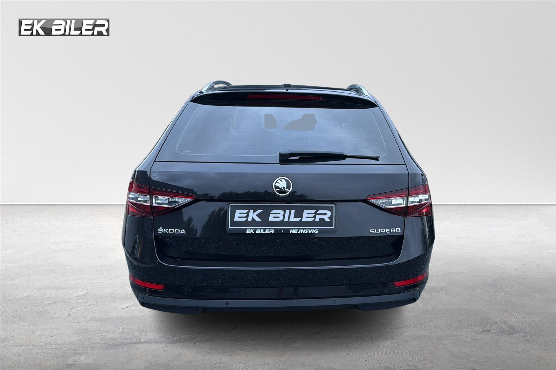 Sort Skoda Superb fra 2018
