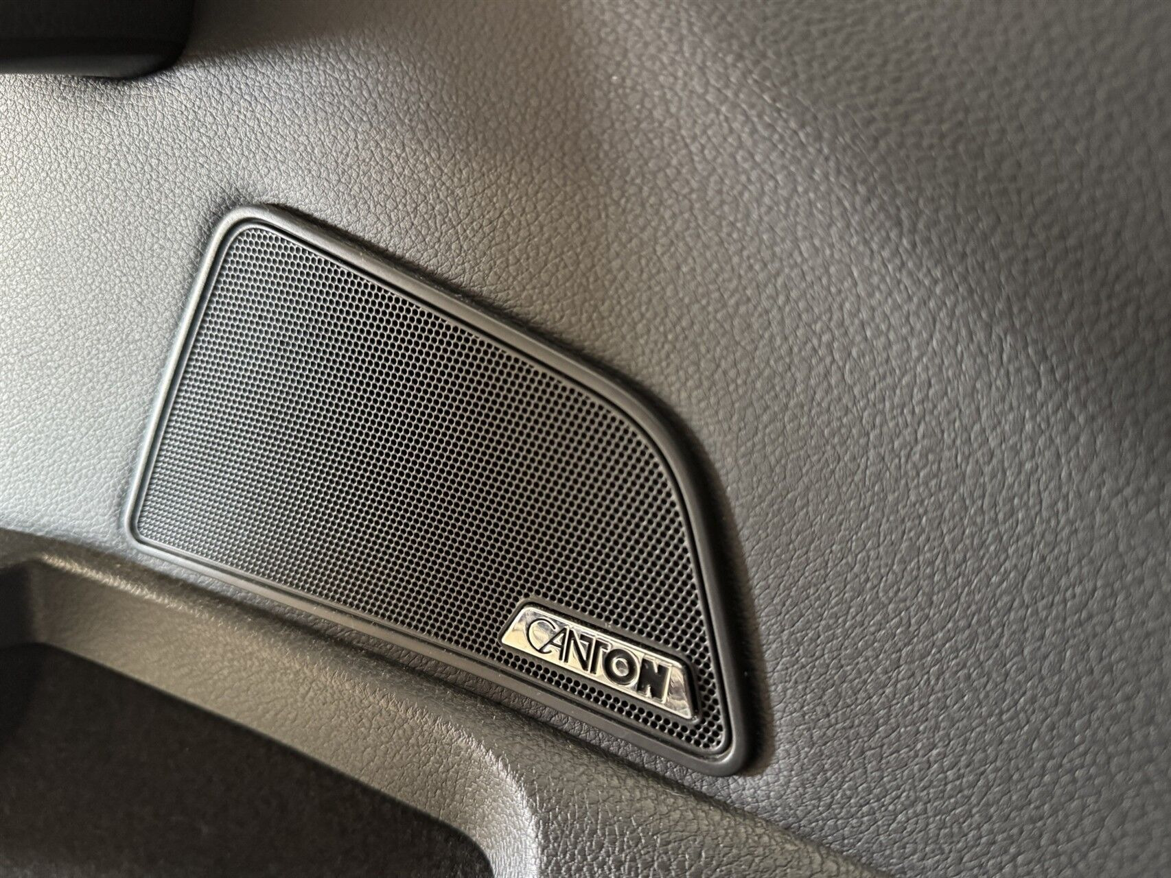 Sort Skoda Superb fra 2018
