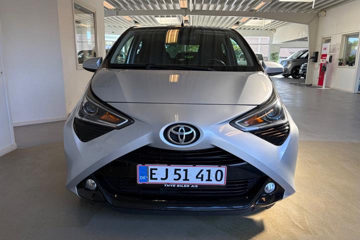 Sølv Toyota Aygo fra 2019