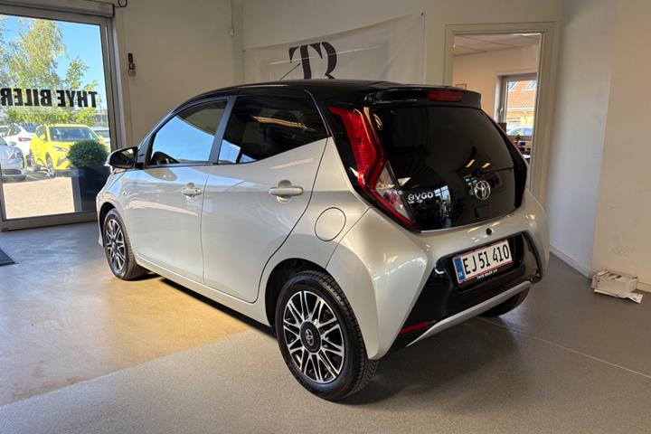 Sølv Toyota Aygo fra 2019
